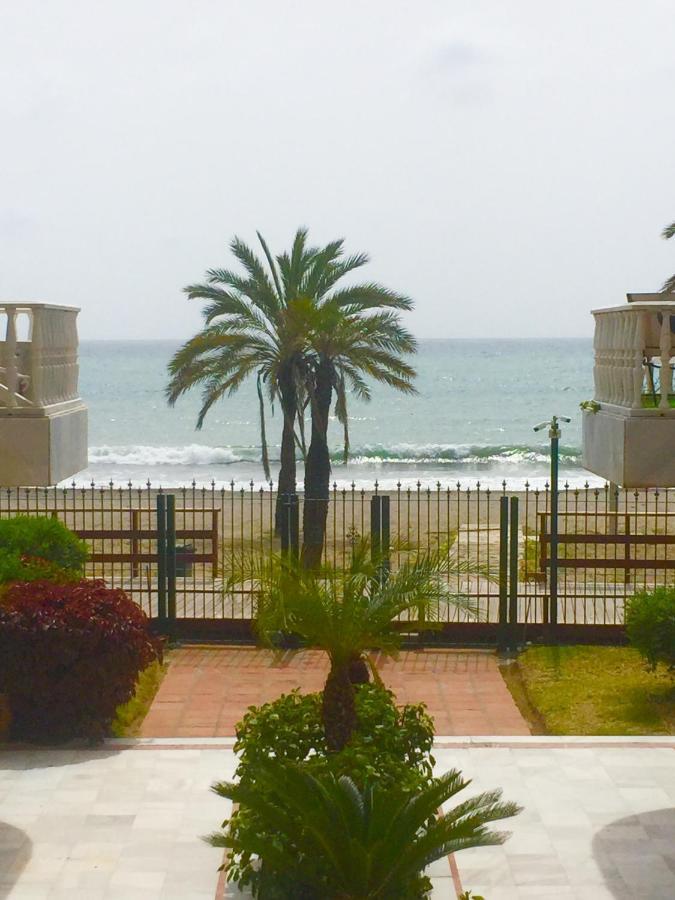 Puerto Banus .,gray De'albion